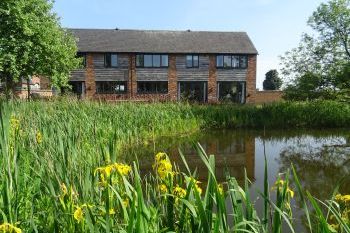 Buttercups Haybarn 5 Star Cottage with Indoor Pool, Sports Court & Toddler Play Area, Shropshire