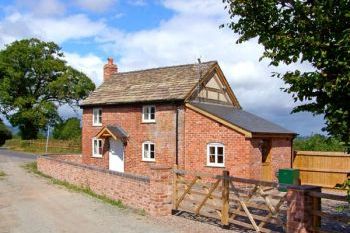 Point Cottage dog friendly holiday cottage, Preston-On-Wye, Heart Of England , Herefordshire