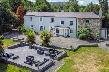 Bryn Derwen, Gwynedd