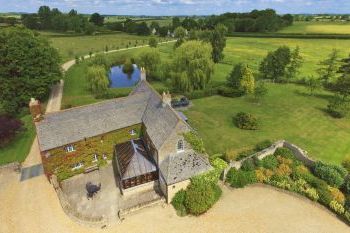 Cotswold Manor Hall with Hot-Tub, Oxfordshire,  England