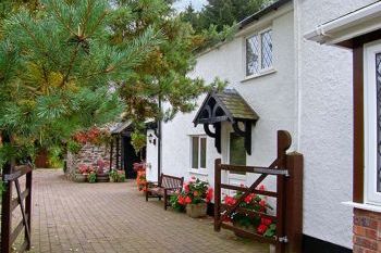 The Little White Pet-Friendly Holiday Cottage, North Wales , Denbighshire,  Wales