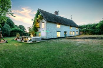 Cherry Tree Farmhouse with hot tub and pool, Somerset,  England