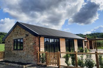 Field Barn sleeps 2, with a private Steam Room! - Herefordshire