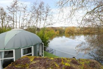 Glamping at Lakeview Yurt - Worcestershire