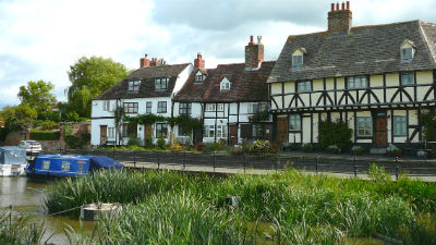 Tewkesbury a great base for cottage holidays in the English Cotswolds